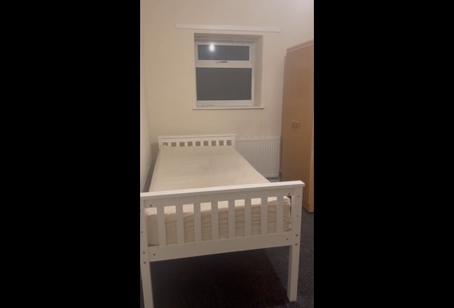 Room available for rent in Darwen Main Photo