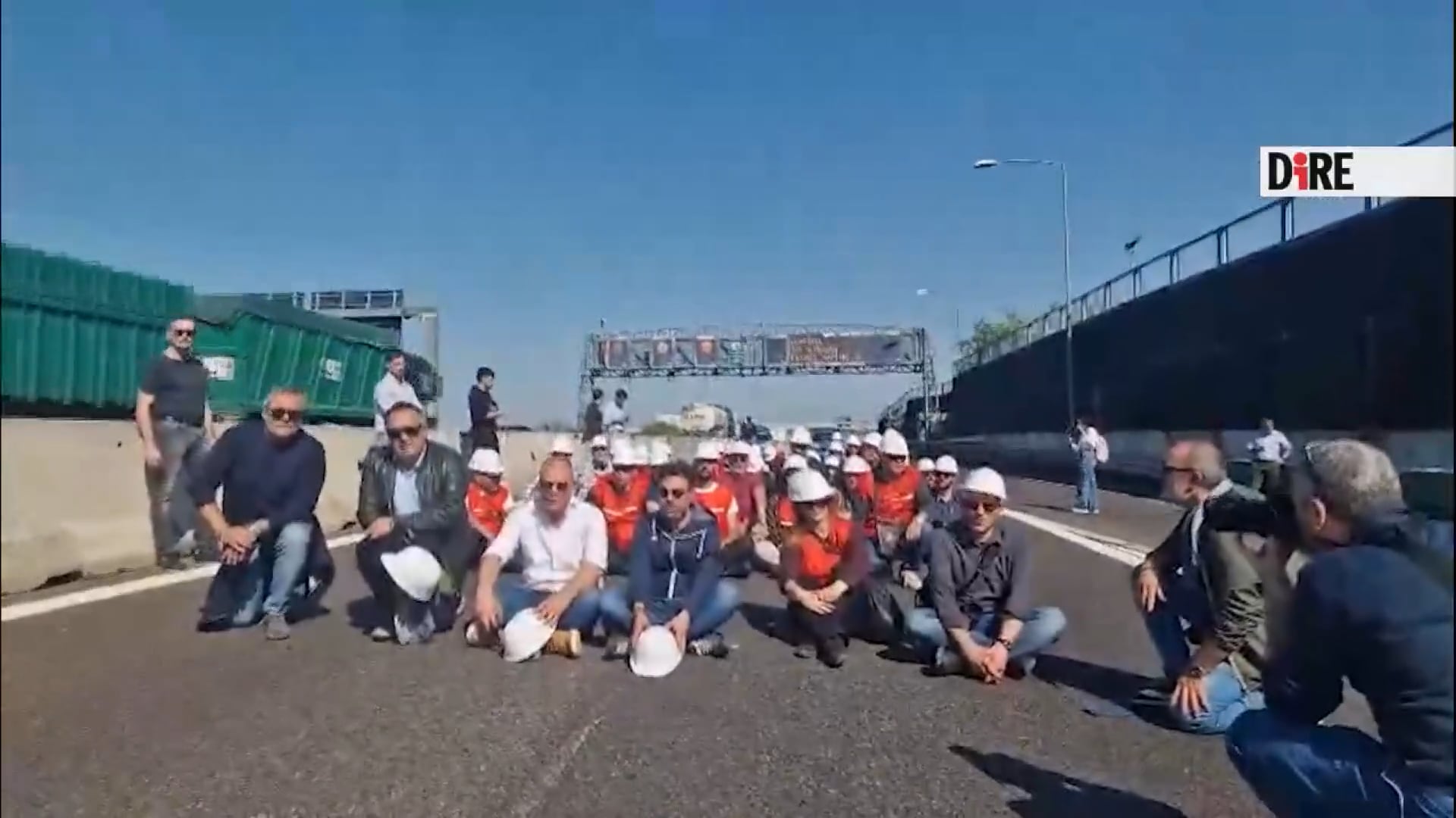 Morti sul lavoro: sit in dei sindacati sulla tangenziale di Bologna con coda polemica