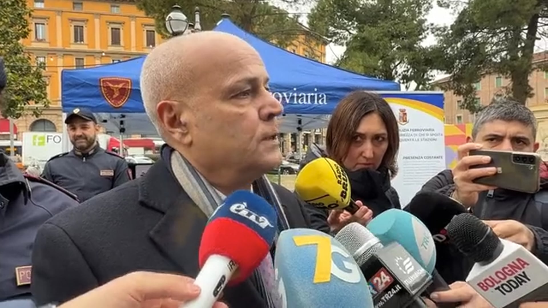 “L’occupazione” della piazza XXL contro il degrado e lo spaccio di droga