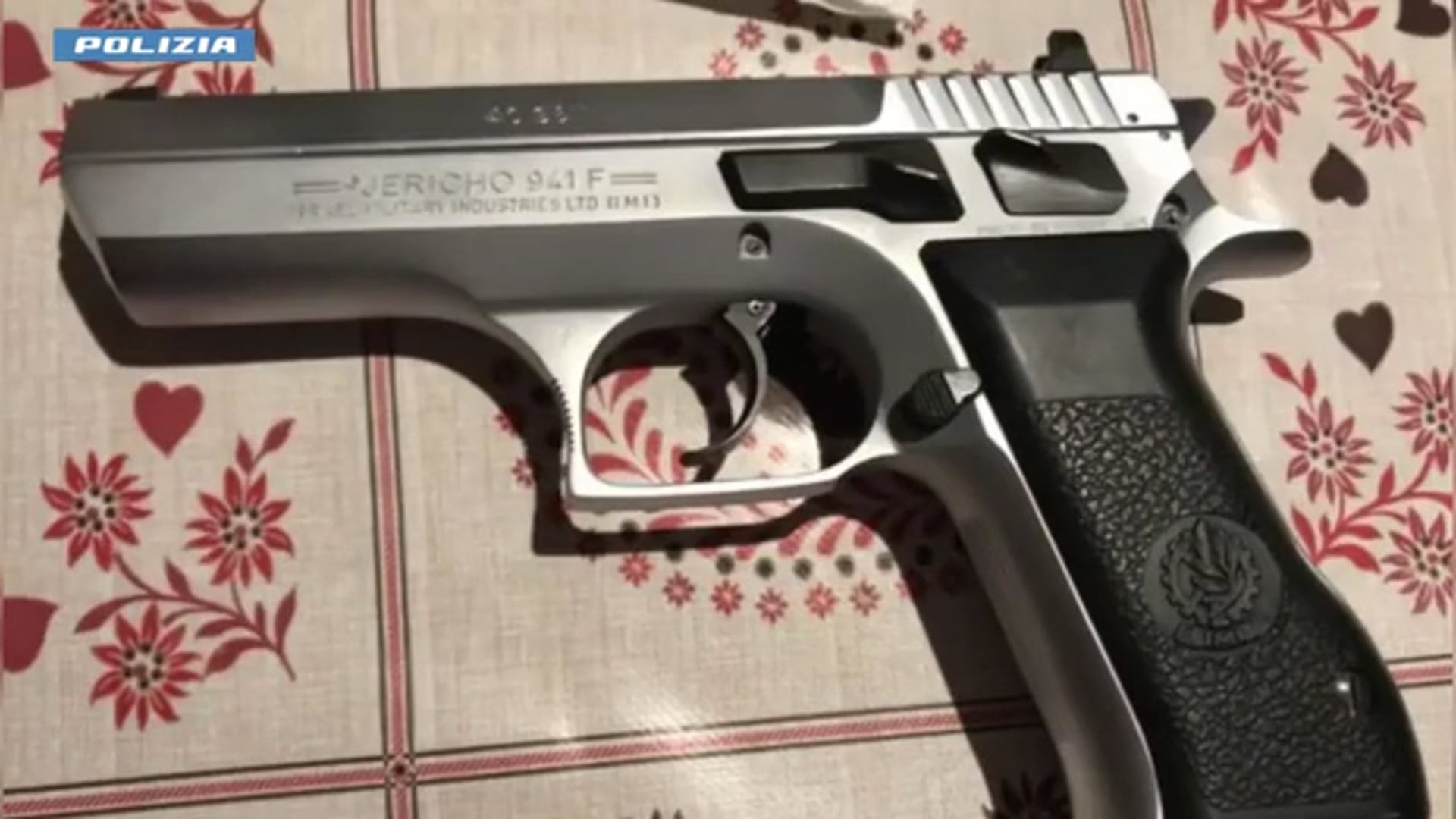 Droga e armi a Bologna, la polizia smantella banda