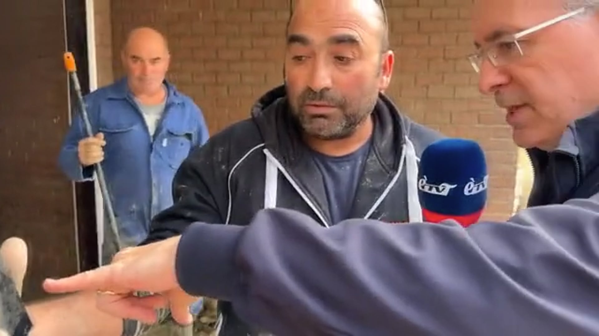 Tonino, l’angelo dell’escavatore