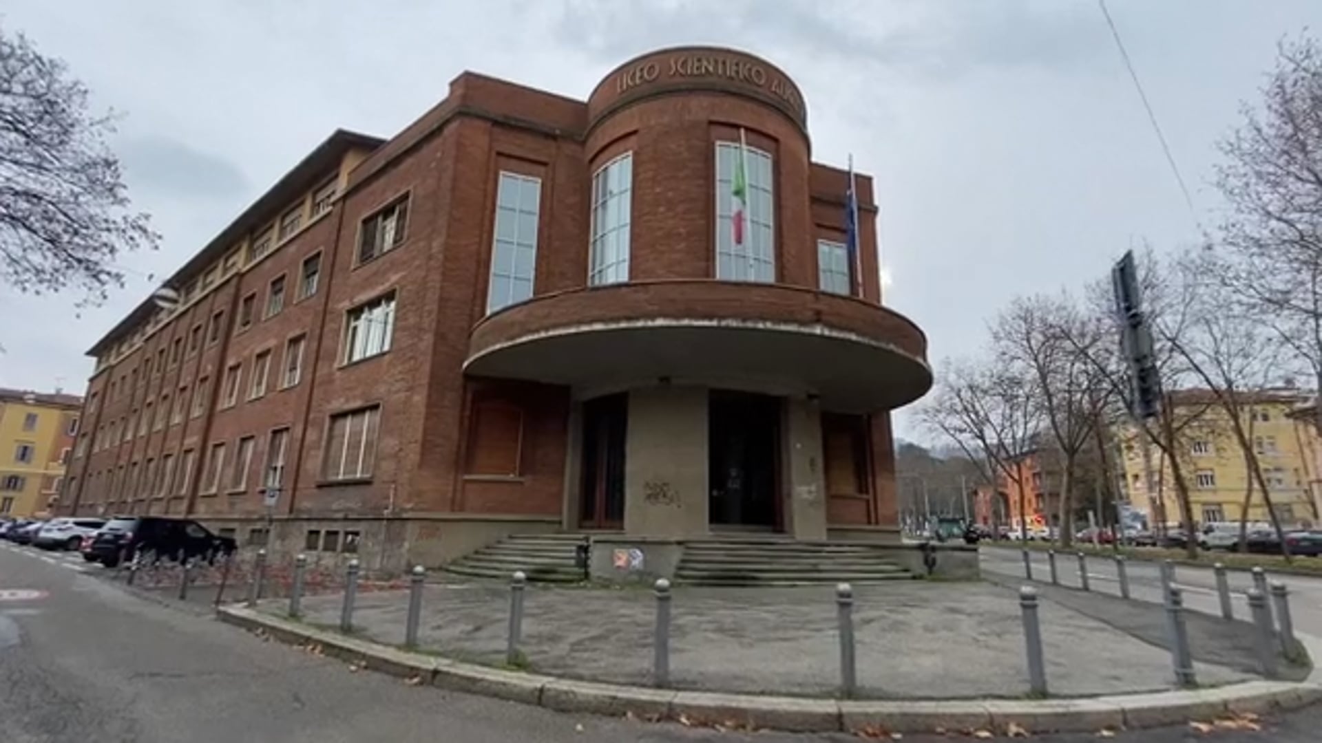 Allerta rossa per le piogge. Domani chiuse quasi tutte le scuole