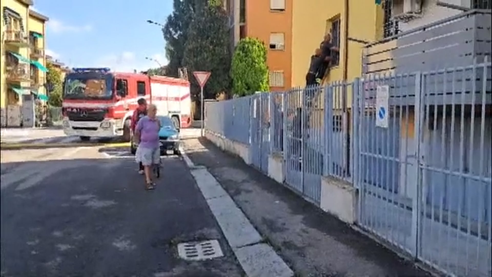 La tapparella giù salva la vita ad una anziana