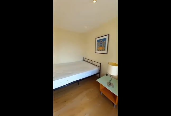 M East India/ Blackwal, stylist balcony large room Main Photo