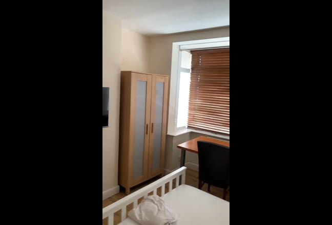 Large Room For 1 Person in Modern House in Yeading Main Photo