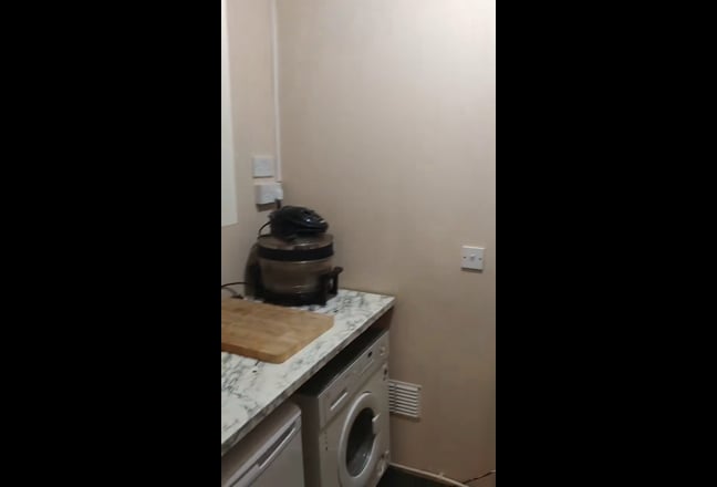 A studio apartment To Rent  Main Photo