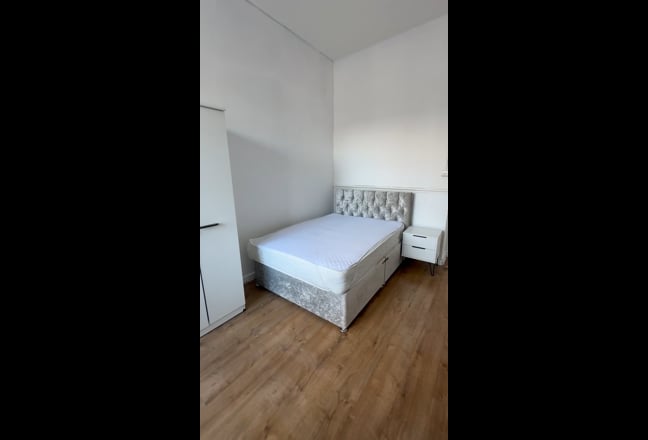 Double Room  Wigan WN5 Room to Let £120 Main Photo