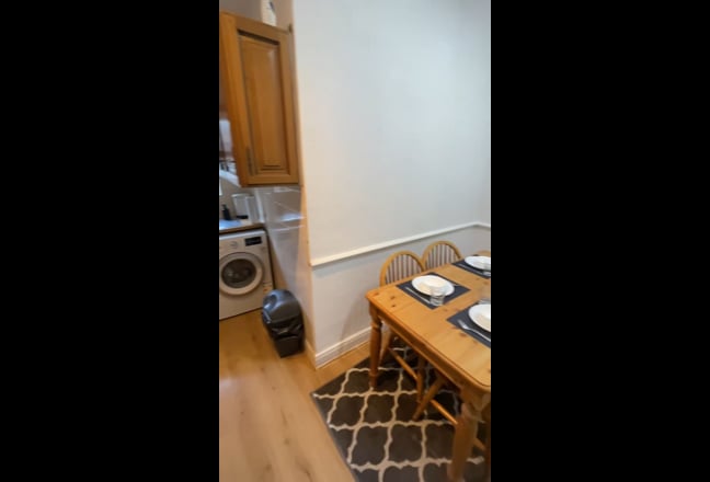 Spacious 4 Bedroom Flat with Living Room  Main Photo