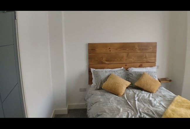 Double Bed Room with Ensuite Main Photo