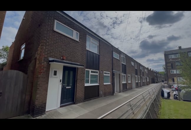 Newly refurbished modern house, 5 mins to station Main Photo