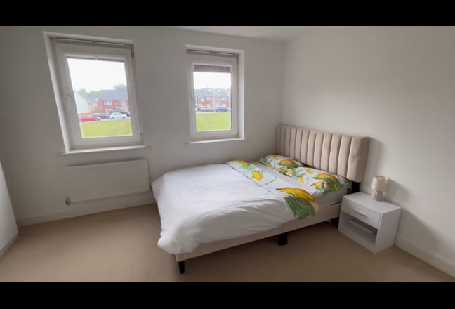 Clean Double Room in Friendly House in Harlow  Main Photo