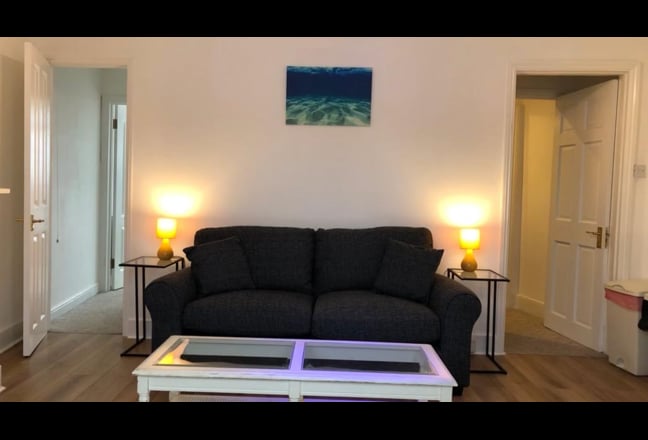 Luxury living by the sea in a smart town house. Main Photo