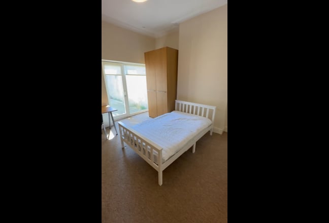 Very Large Double Room/Ensuite Downend Area Main Photo