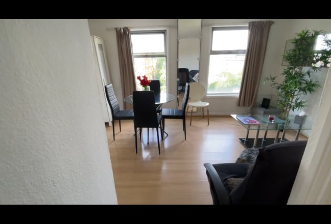 All inclusive 1 bed flat next to tube station, SW5 Main Photo