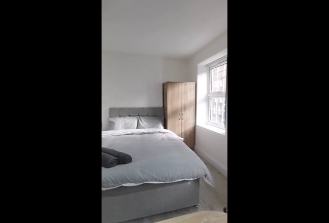 Modern Self Contained Studio Whitechapel E1 Main Photo
