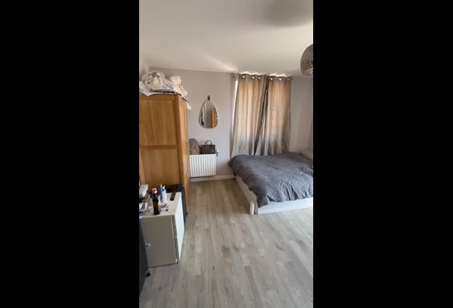 Double Room in a 3-Bedroom Apartment Main Photo
