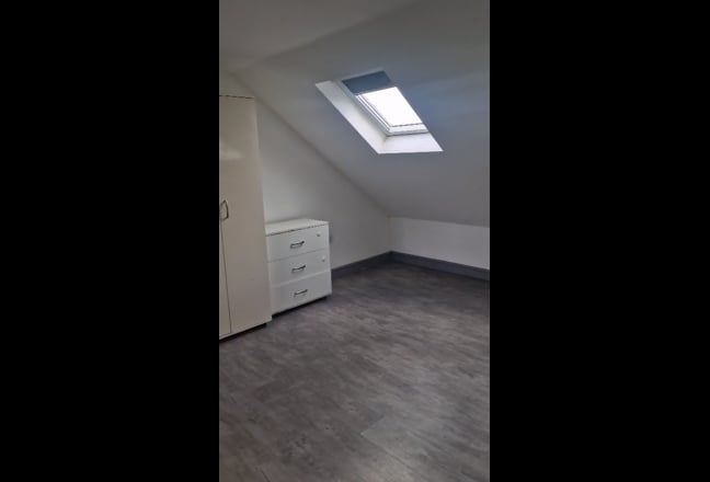 Top Floor Self-Contained Loft Studio – DSS OK Main Photo