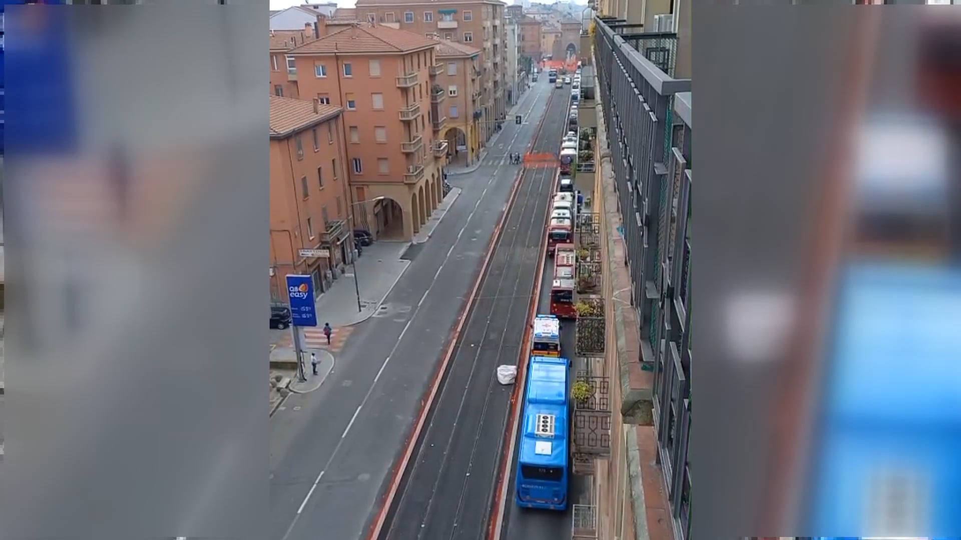 VIDEOSEGNALAZIONE  Ancora code e un’ambulanza bloccata in via Saffi per i cantieri del tram
