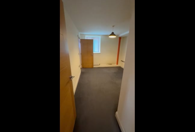 😍Central Horsham Renovated 3-Bedroom Apartment😆 Main Photo