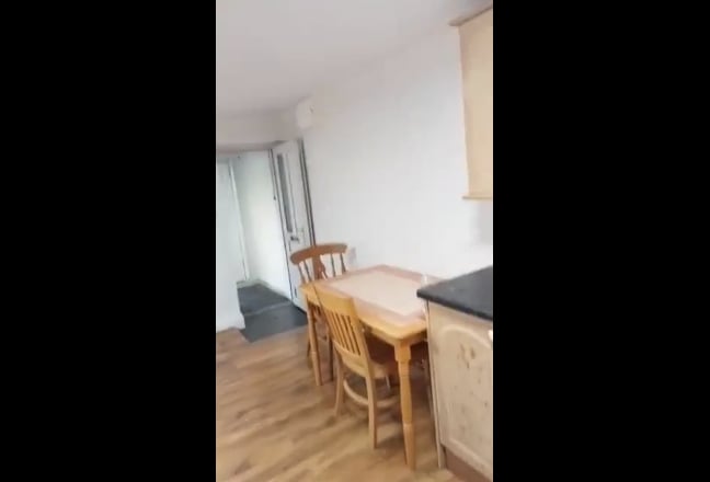  studio   flat   to   let  @  CT17  available now! Main Photo