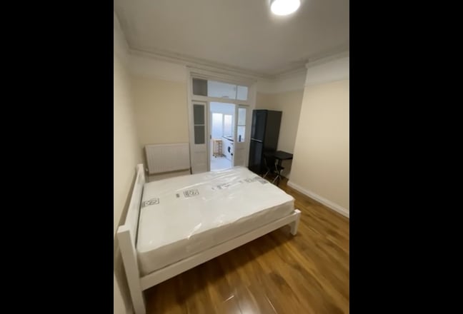 Studio /1 bedroom flat for rent  Main Photo