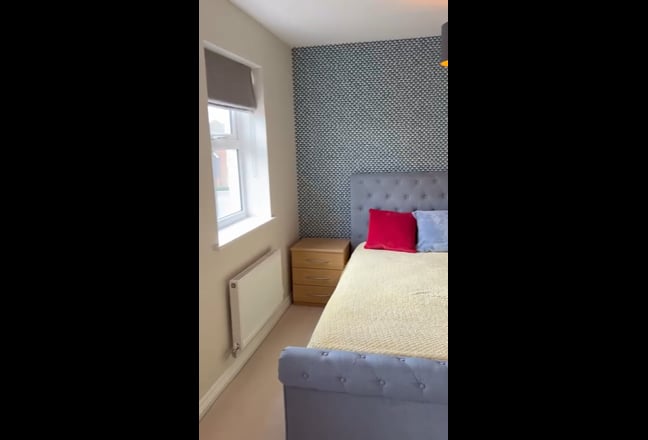 Spacious Double Room Available –At Boundary Park Main Photo