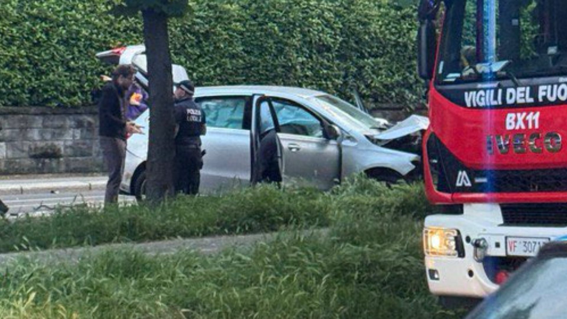 Maxi tamponamento sui viali nei pressi di porta Santo Stefano, 8 vetture coinvolte, traffico in tilt