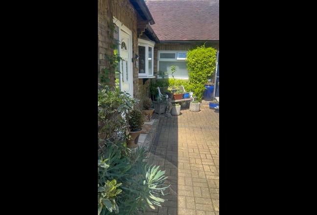 Spacious Two-bedroom Annexe with bills included  Main Photo