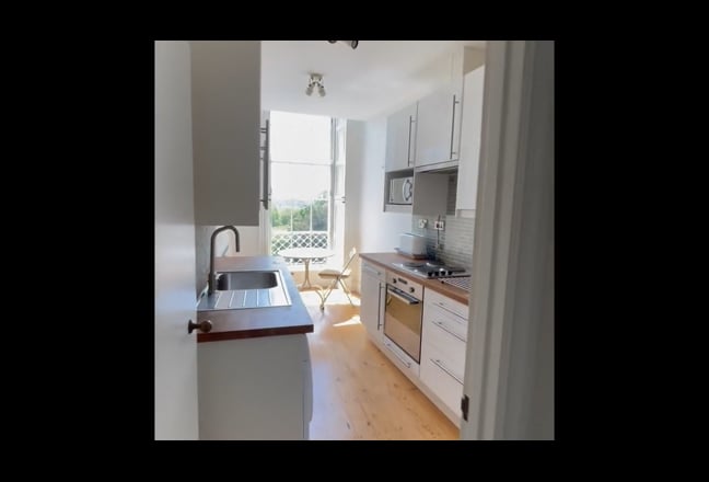 Entire 2 Bedroom Apartment on Cavendish Crescent Main Photo
