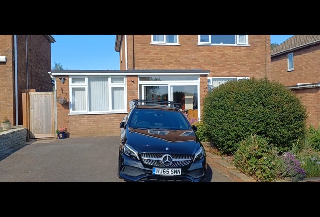 Self contained studio rental, own access & parking Main Photo