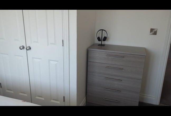 En-suite double bedroom in Peaceful Townhouse Main Photo
