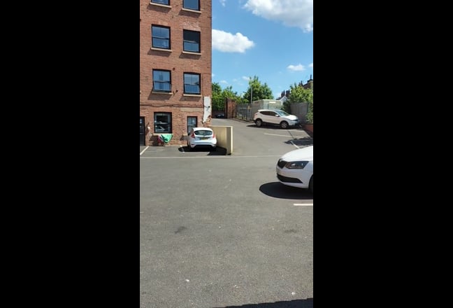 Quiet Double room in  a duplex apartment  Main Photo