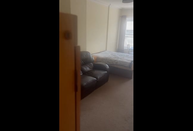 Large Bright Double Ensuite Room Bournemouth BH2 Main Photo