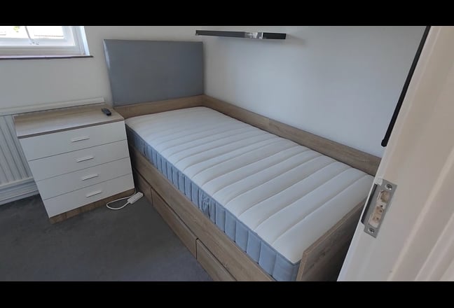 Single room available Guildford (Bills included) Main Photo