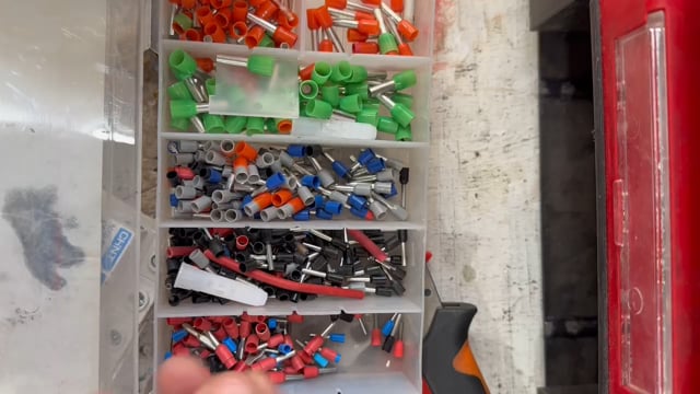 Use Star Crimping Plier Terminate Threaded Wire for Signal/Power Connection