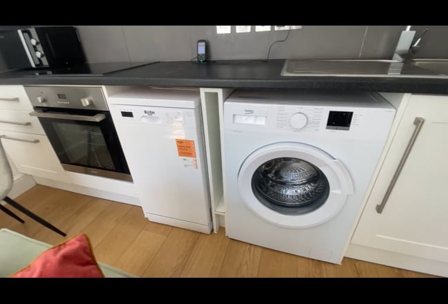 Modern 1 bed GARDEN flat in West Kensington W14 Main Photo