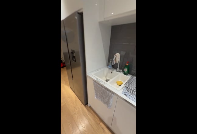 5 bedroom house in Farnborough near PRUH Main Photo