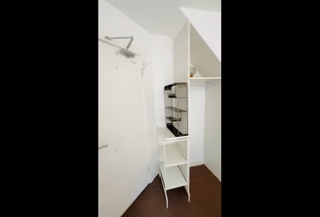 REDUCED- Huge bedroom +sofa +desk near station  Main Photo