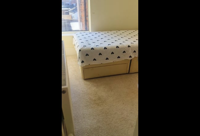 Room in a shared house Main Photo