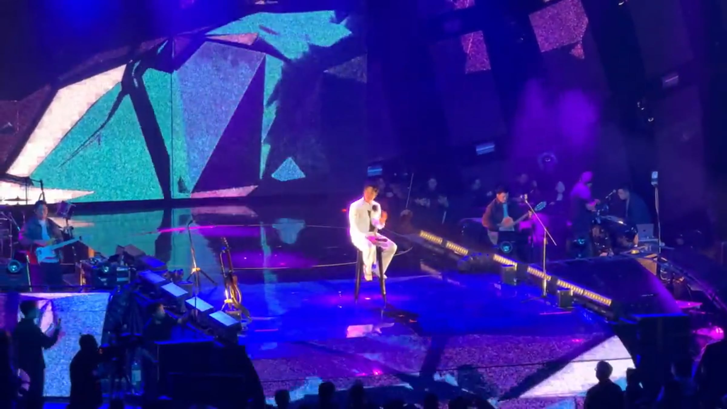 Randomantic (cover) - TJ Monterde At The Big Dome (1)