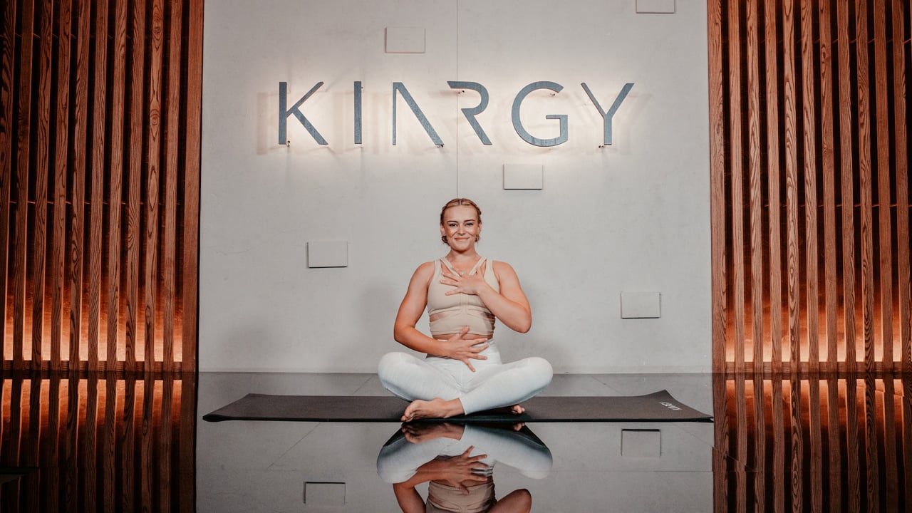 10 MIN ABS & ARMS | CULTIVATE POWER & FLUIDITY thumbnail