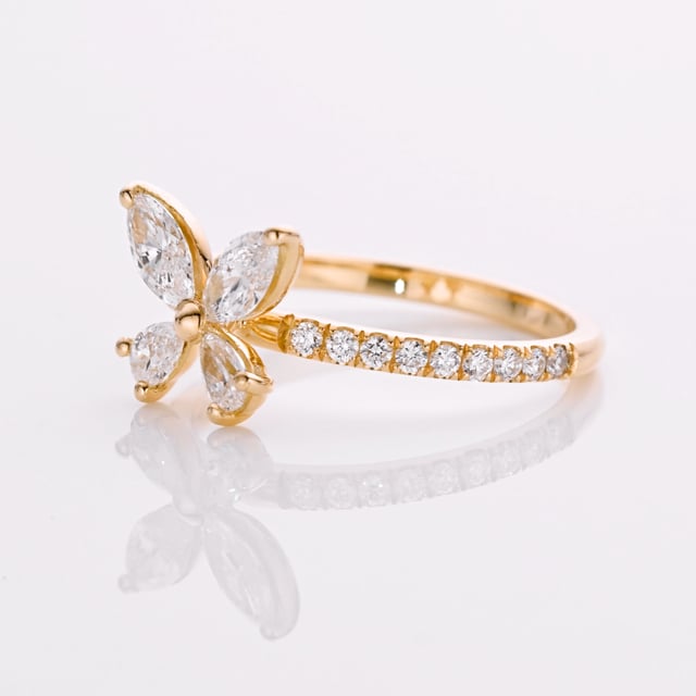 Schmetterlingsring mit Flügeln aus Marquise- und Tropfenschliff-Diamanten