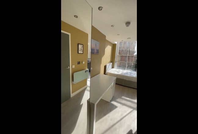 New Studio all bills Inc-In City Centre Main Photo