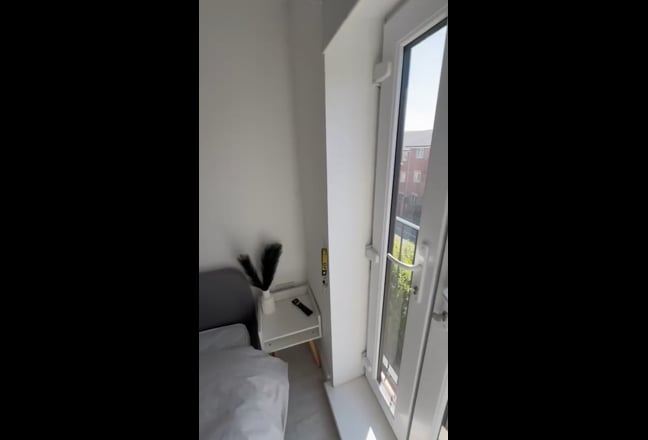 City Centre Spot, Parking, Netflix! Main Photo