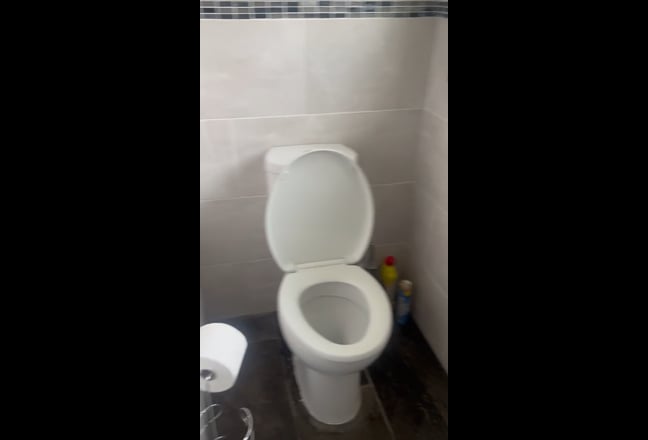 Lovely double room in modern, spacious house.  Main Photo