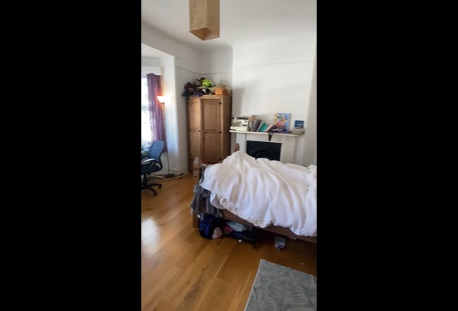 Large Bedroom Available in Shared House, Clapham Main Photo