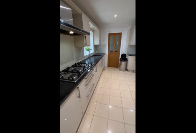 Modern Master Room in Edgware – All Bills Included Main Photo