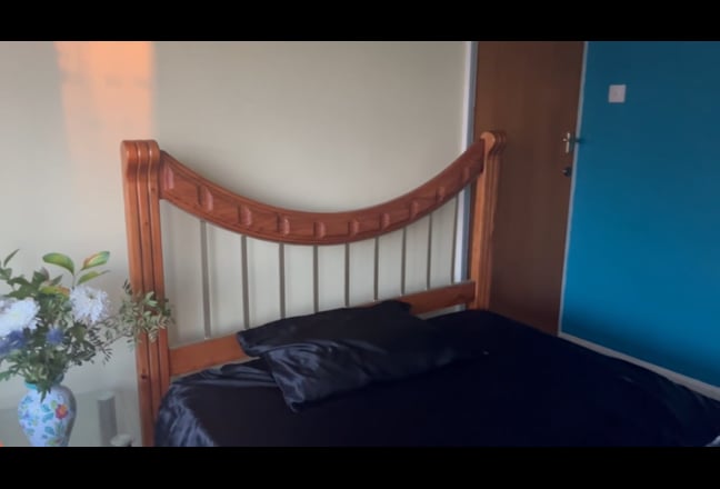 Double Bedroom Available in Quiet 3-Bedroom Home Main Photo