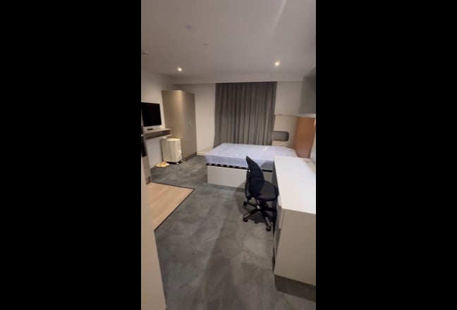 Spacious Studio in Manchester! All Bills included! Main Photo