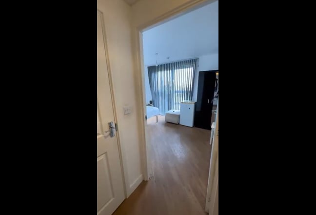 Clean & airy double room to let in Dagenham. Main Photo